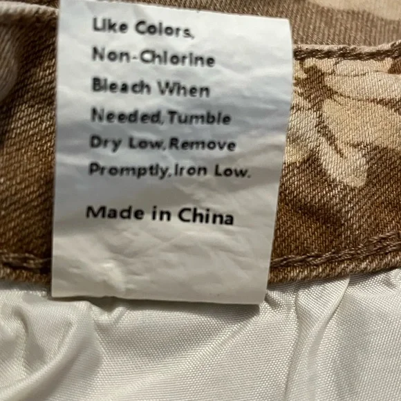 Loving/women’s NWT Floral High Rise Barrel Denim Jeans - Tan Size S - Picture 13 of 13